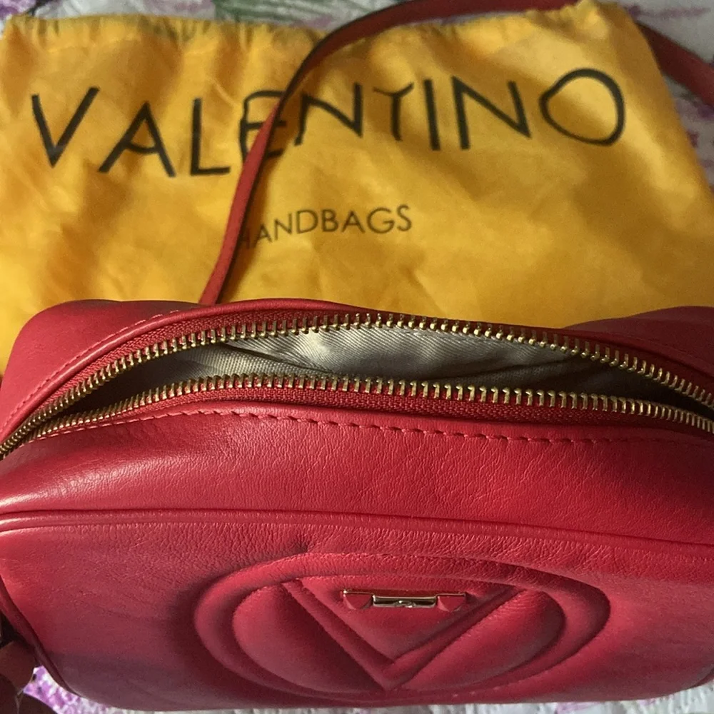 Mia Signature Leather Crossbody Bag Valentino by Mario Valentino. - Picture 5 of 8